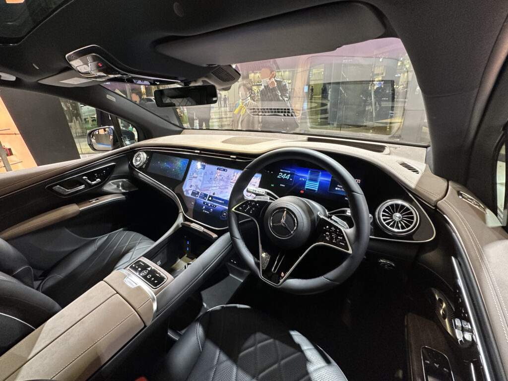 Mercedes Maybach EQS SUV 680 interior